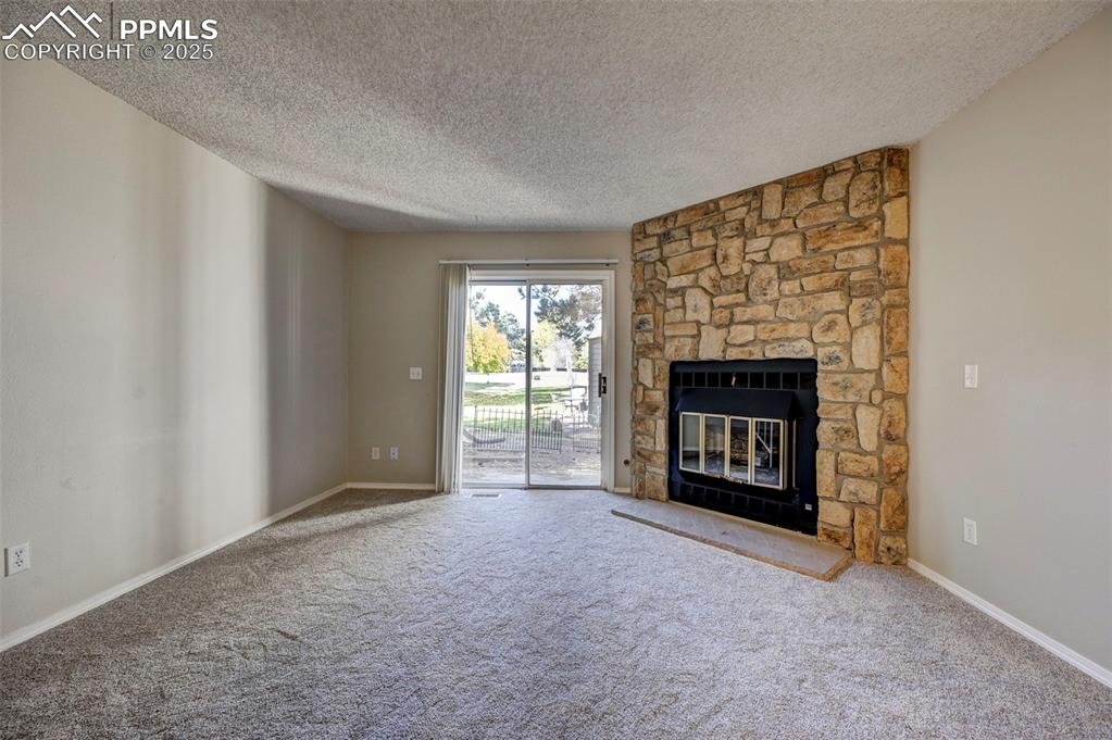 Image 4 of 28: Living Room