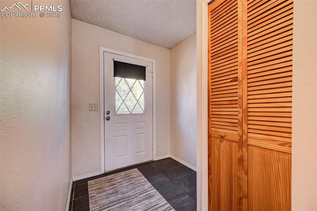 Image 7 of 28: Entry