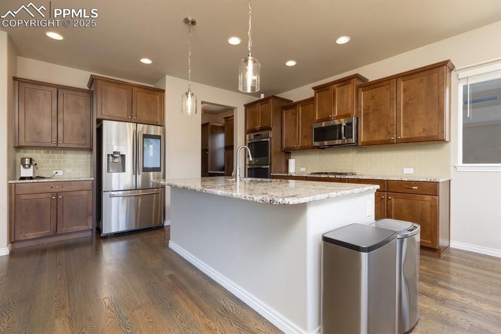 Image 10 of 44: Kitchen