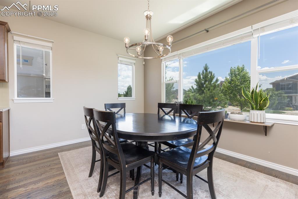 Image 12 of 44: Dining Area
