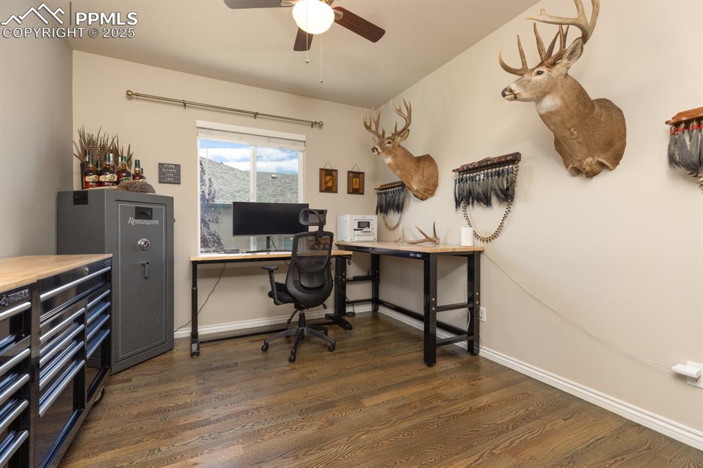 Image 15 of 44: Office