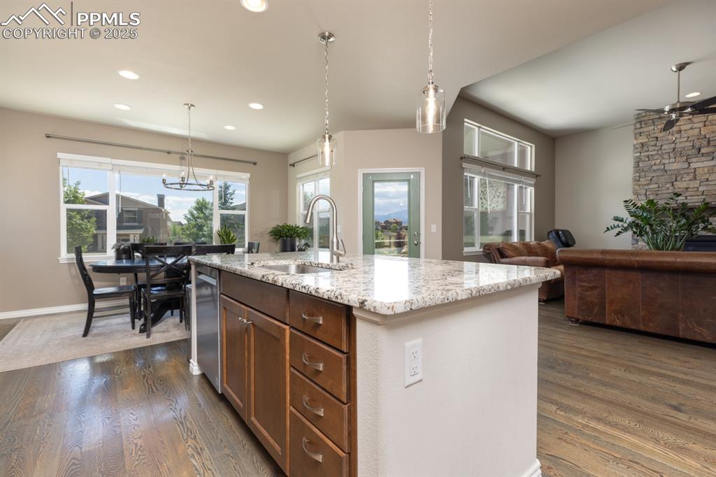 Image 9 of 44: Kitchen