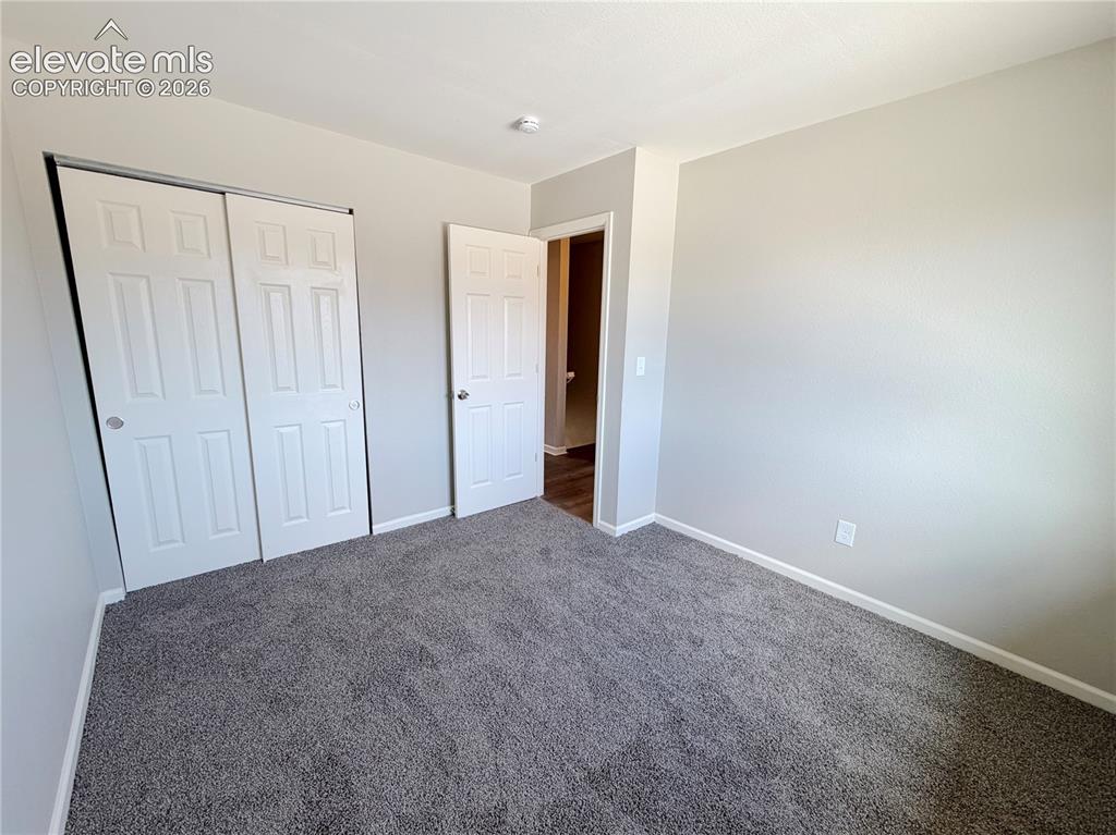 Image 16 of 21: Bedroom