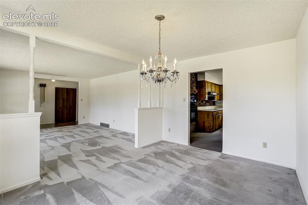 Image 18 of 48: Dining Area