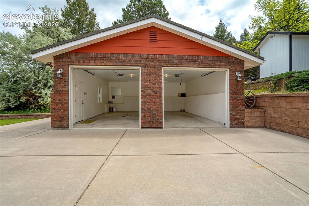 Image 48 of 48: Garage