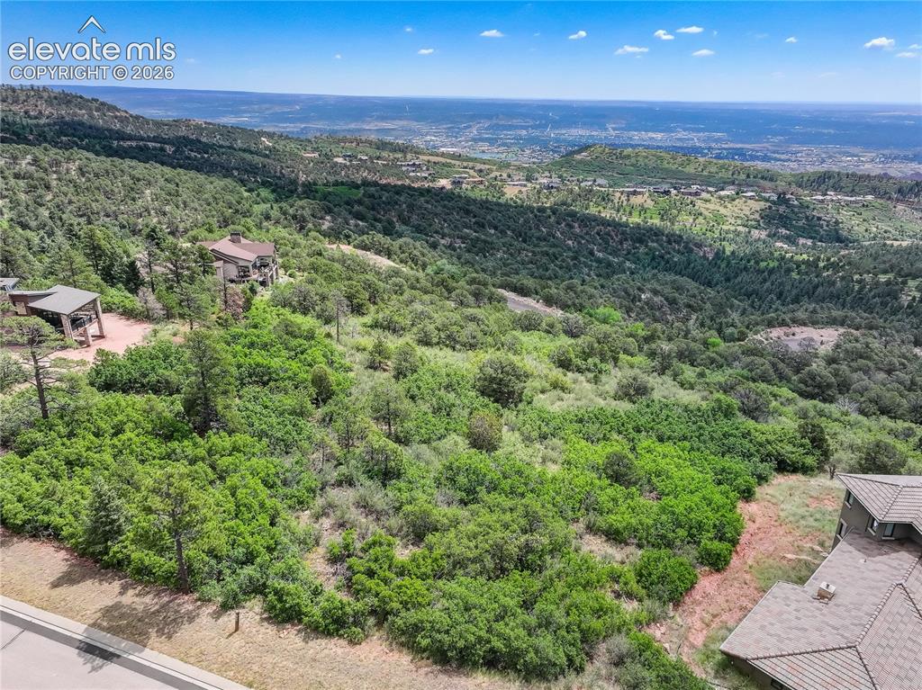 Image 3 of 11: Beautiful natural surroundings