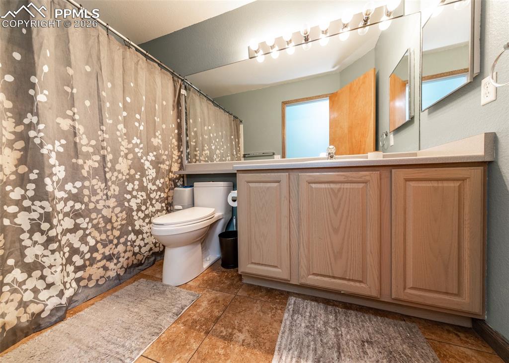 Image 20 of 43: Bathroom