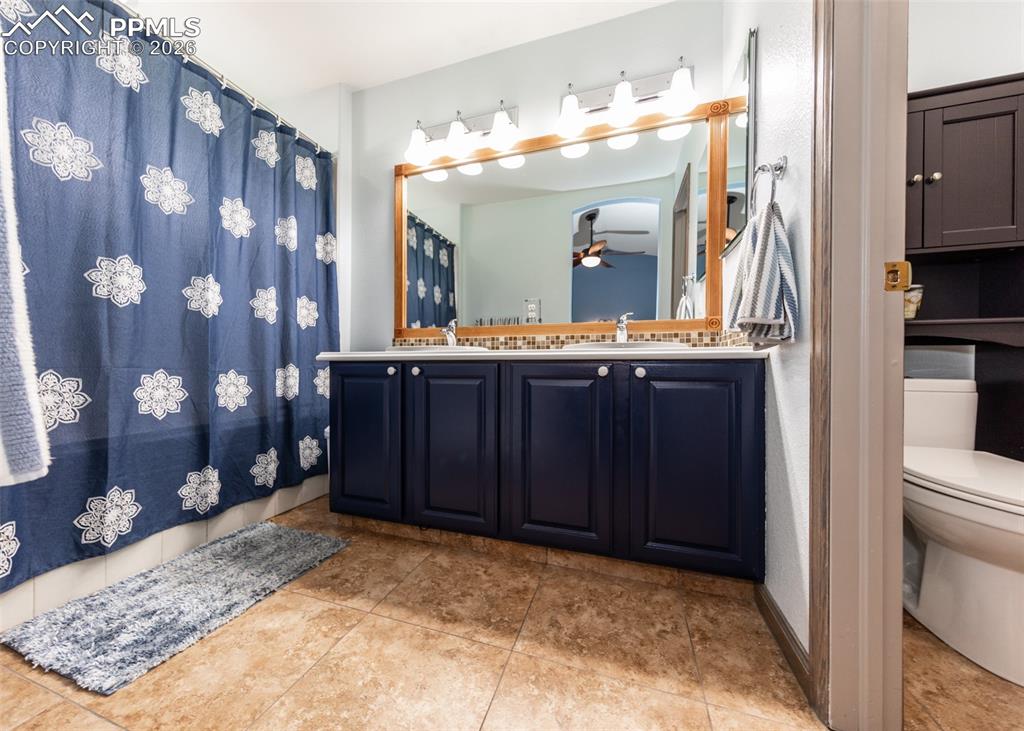 Image 24 of 43: Bathroom