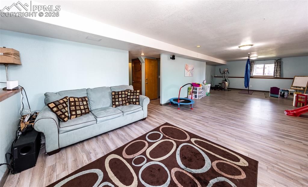 Image 26 of 43: Living Room