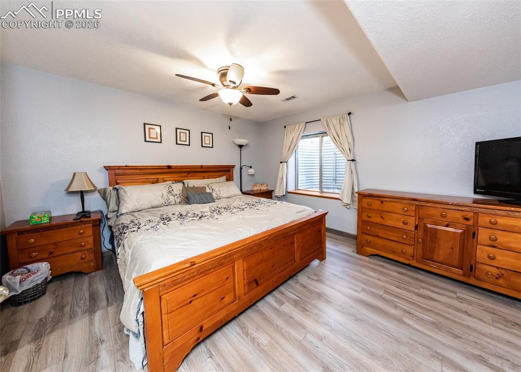 Image 29 of 43: Bedroom