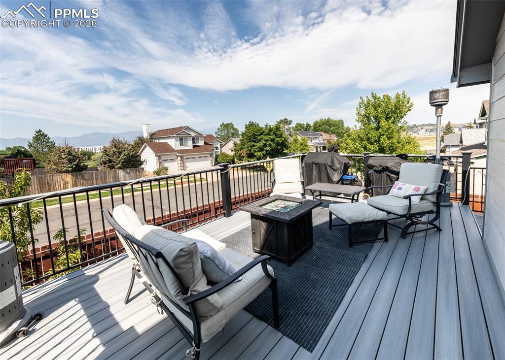 Image 33 of 43: Deck