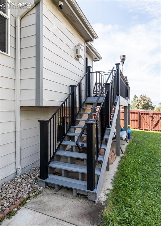 Image 35 of 43: Entry