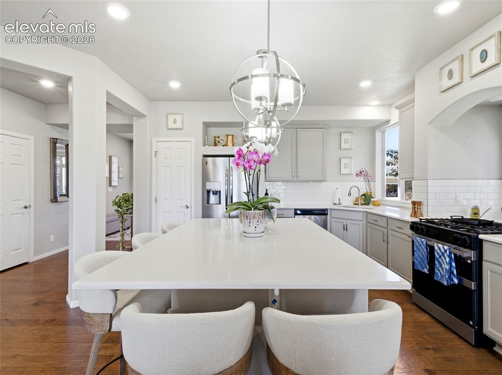 Image 9 of 50: Kitchen