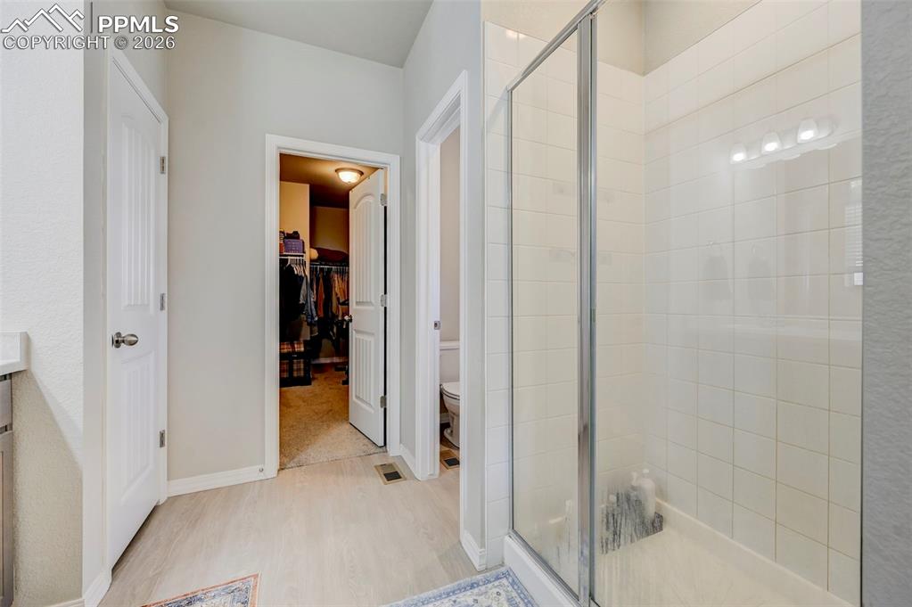 Image 19 of 41: Bathroom