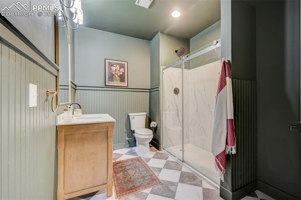 Image 36 of 41: Bathroom