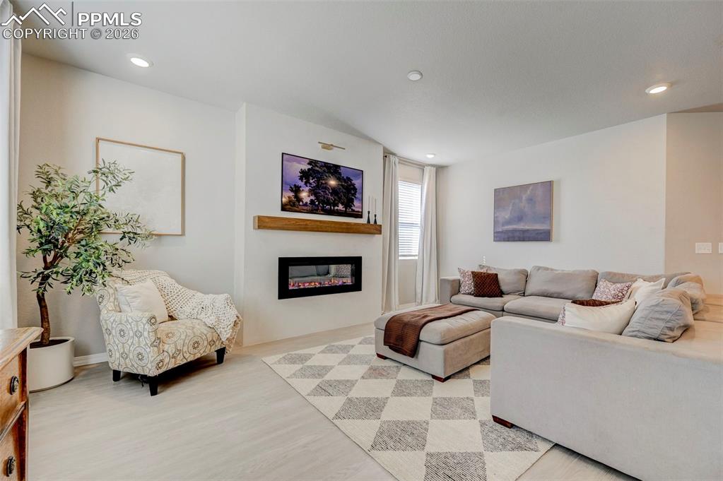 Image 4 of 41: Living Room