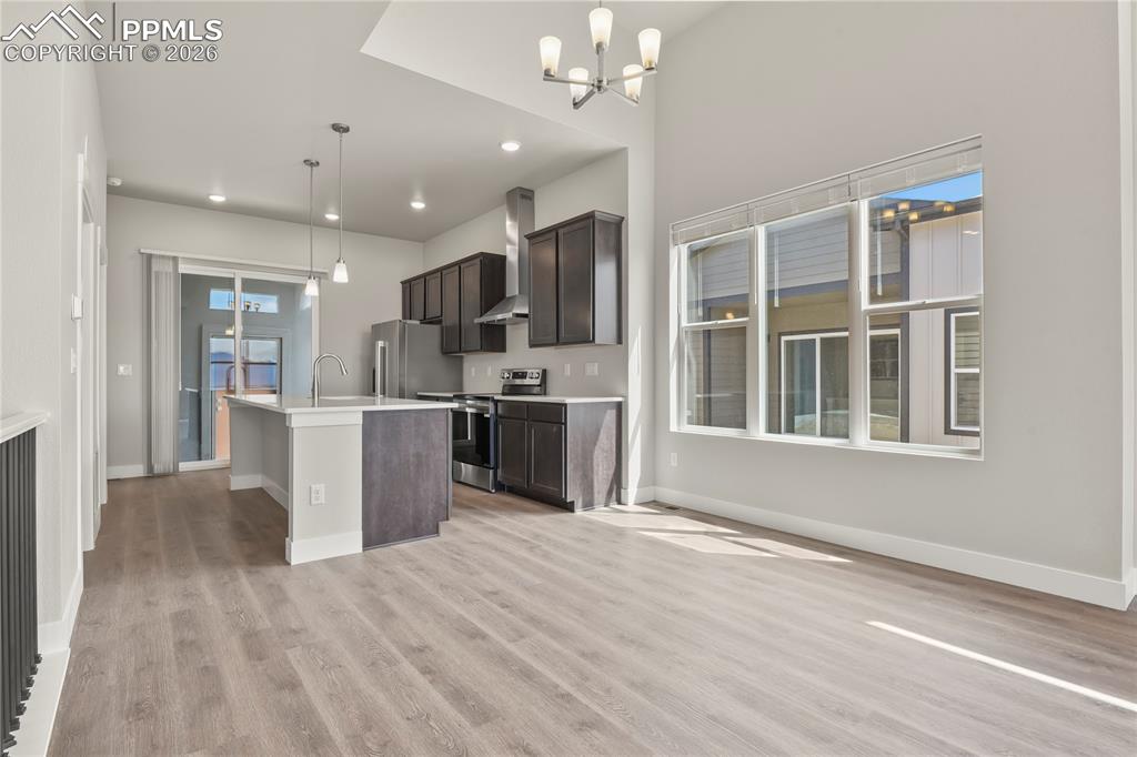 Image 12 of 33: Dining Room