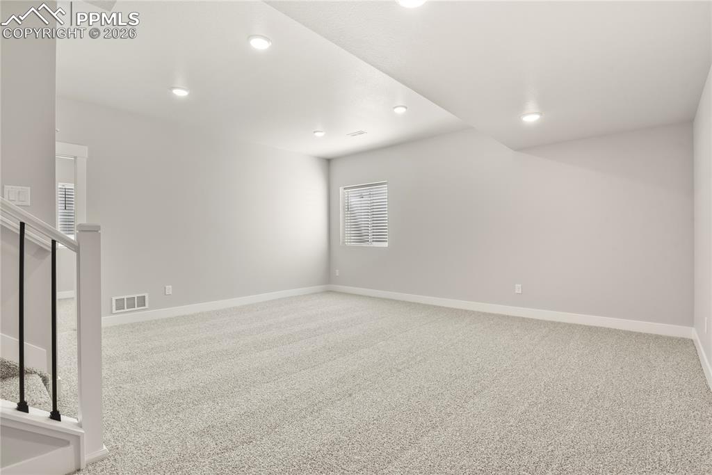 Image 22 of 33: Family Room