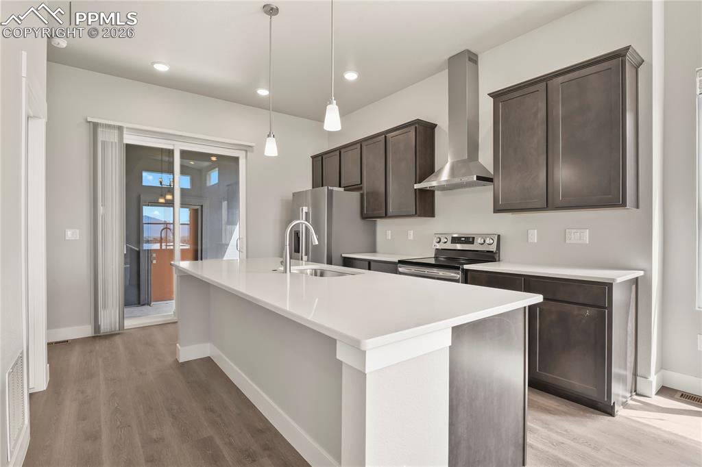 Image 6 of 33: Kitchen