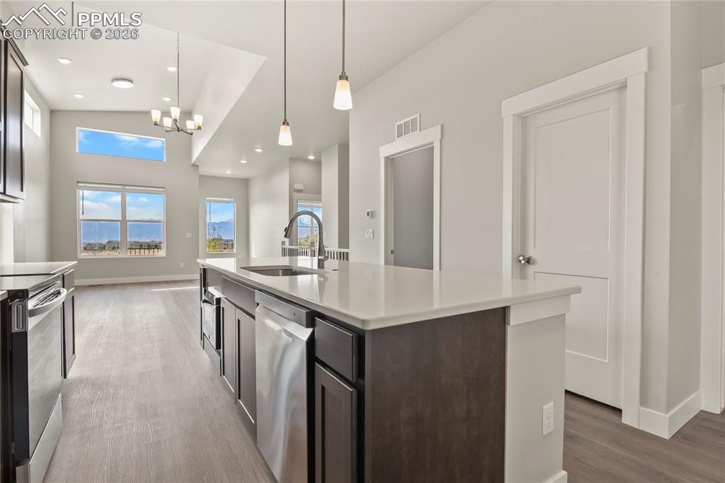 Image 8 of 33: Kitchen