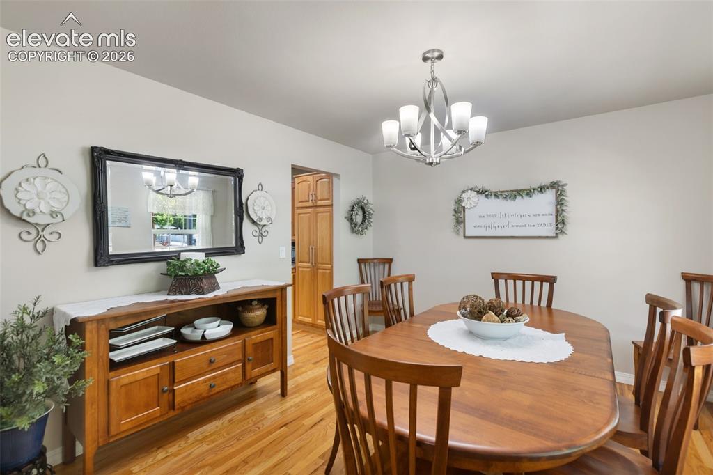Image 17 of 50: Dining Room