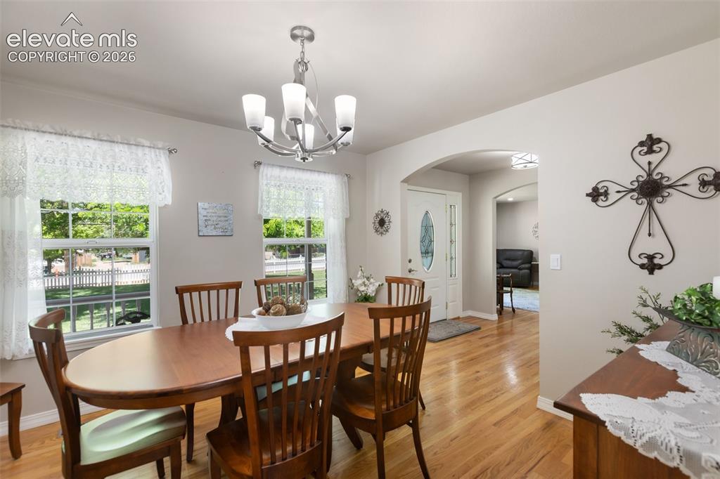 Image 18 of 50: Dining Room