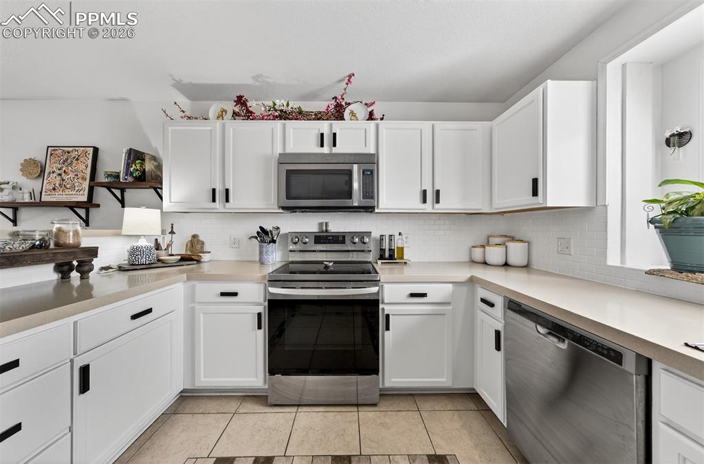 Image 10 of 37: Kitchen