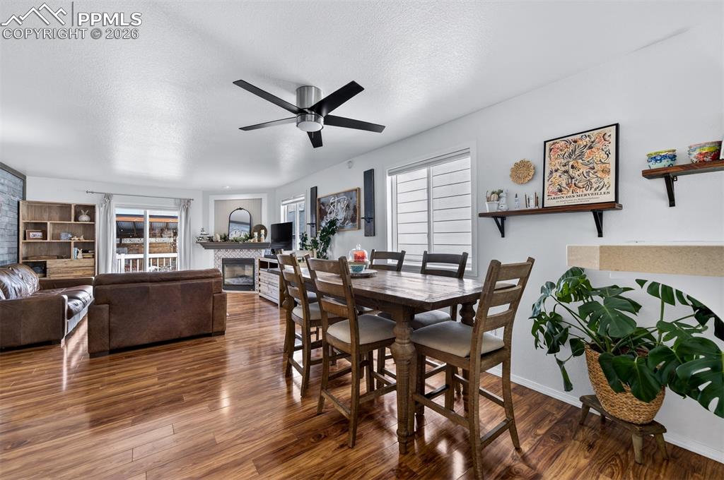 Image 11 of 37: Dining Area