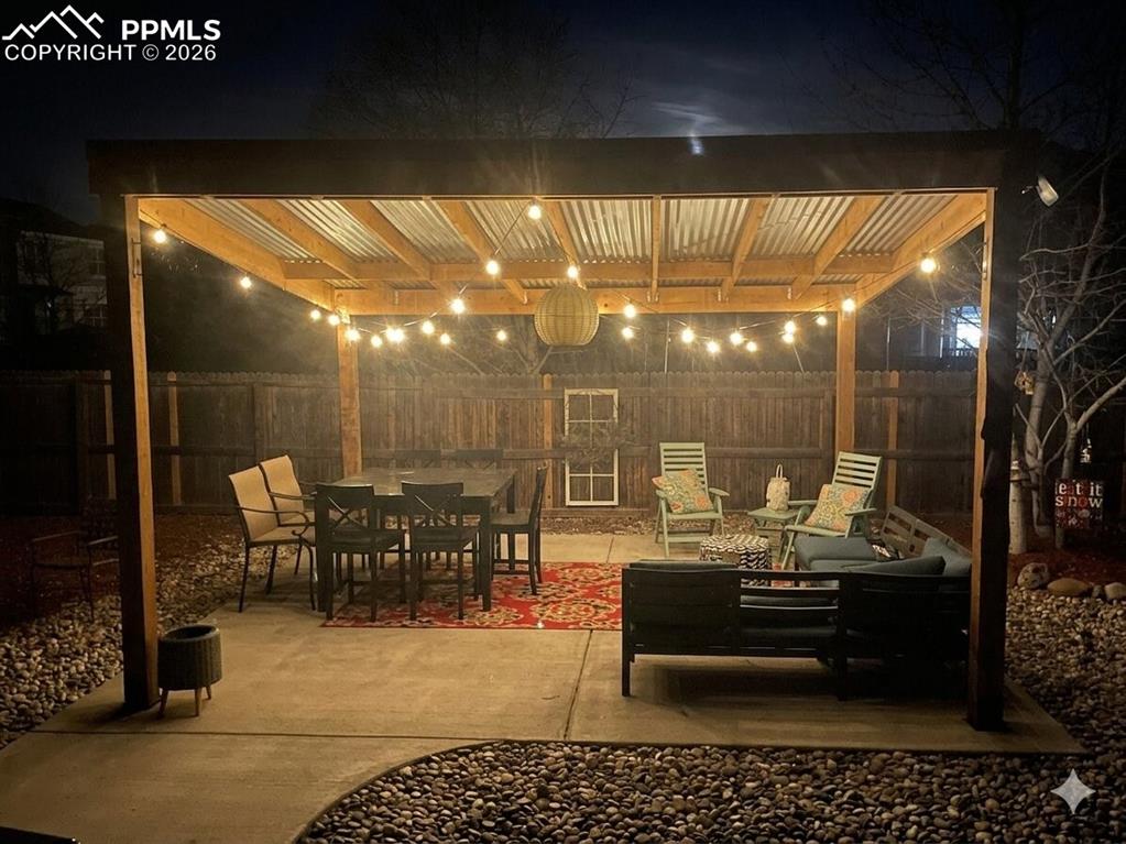 Image 28 of 37: Patio