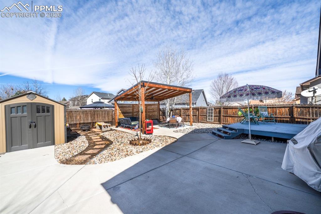 Image 33 of 37: Patio