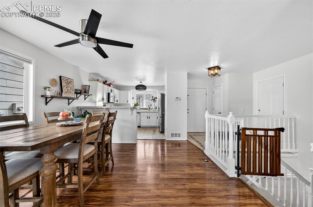 Image 5 of 37: Dining Area