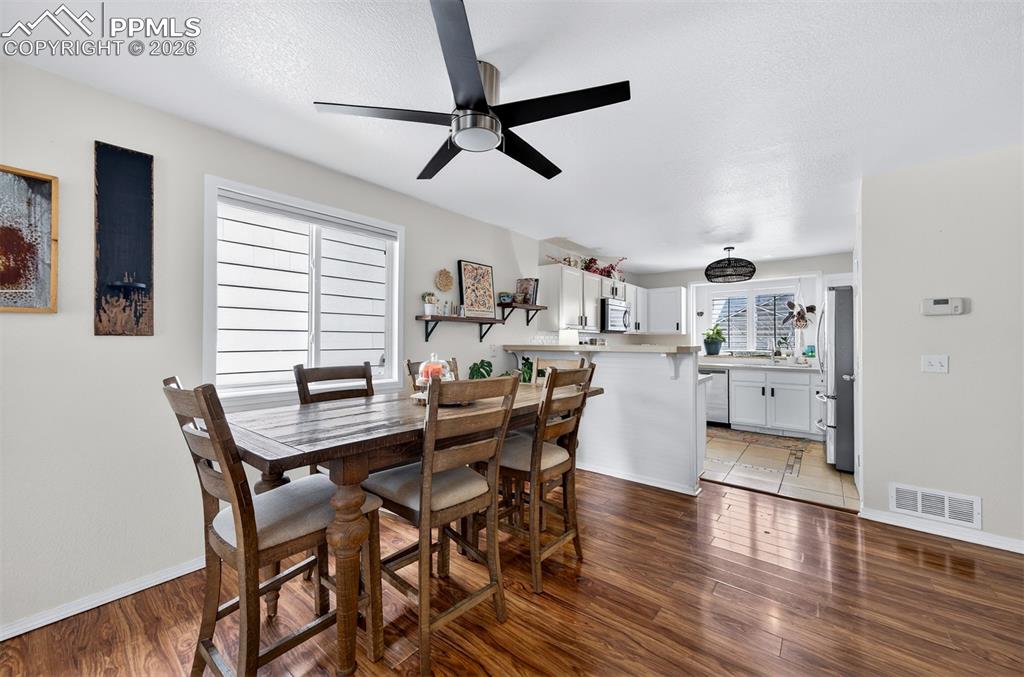 Image 6 of 37: Dining Area