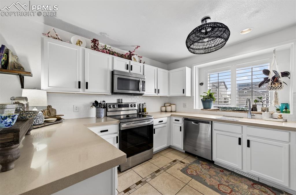 Image 7 of 37: Kitchen