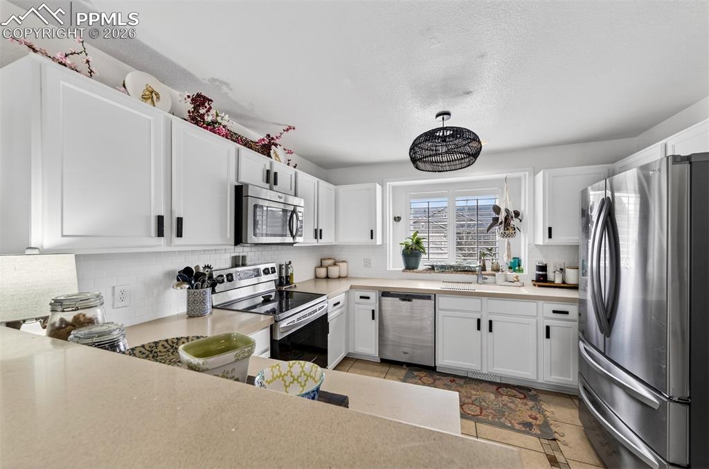 Image 8 of 37: Kitchen