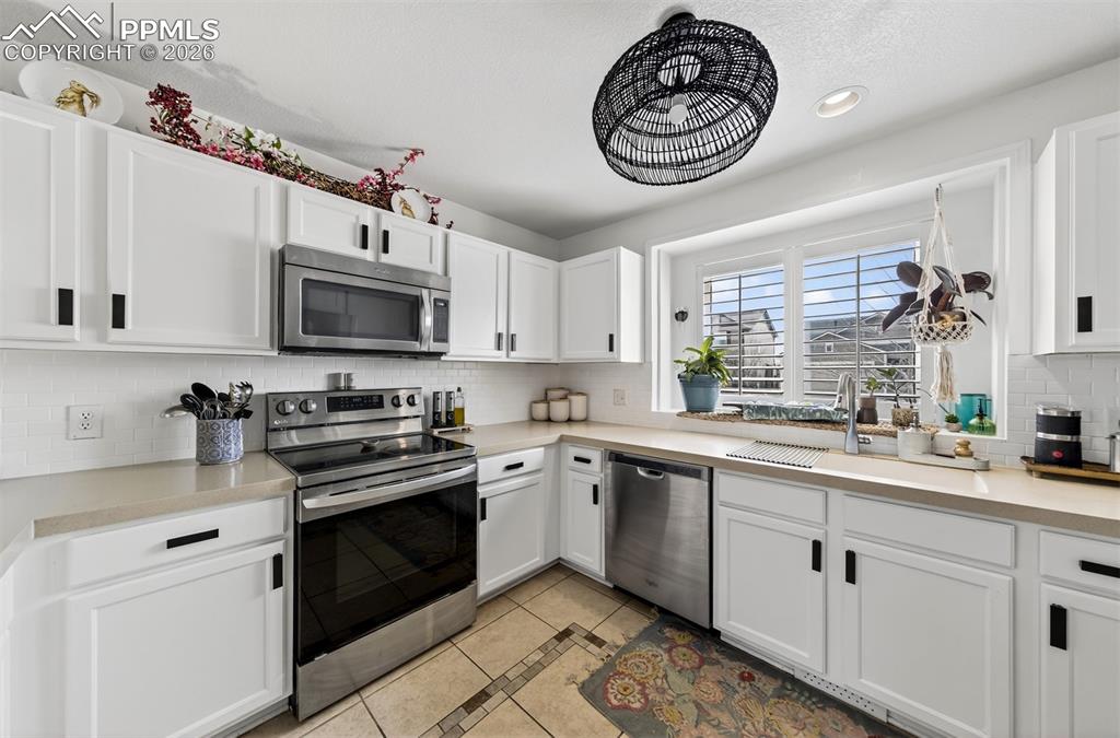 Image 9 of 37: Kitchen