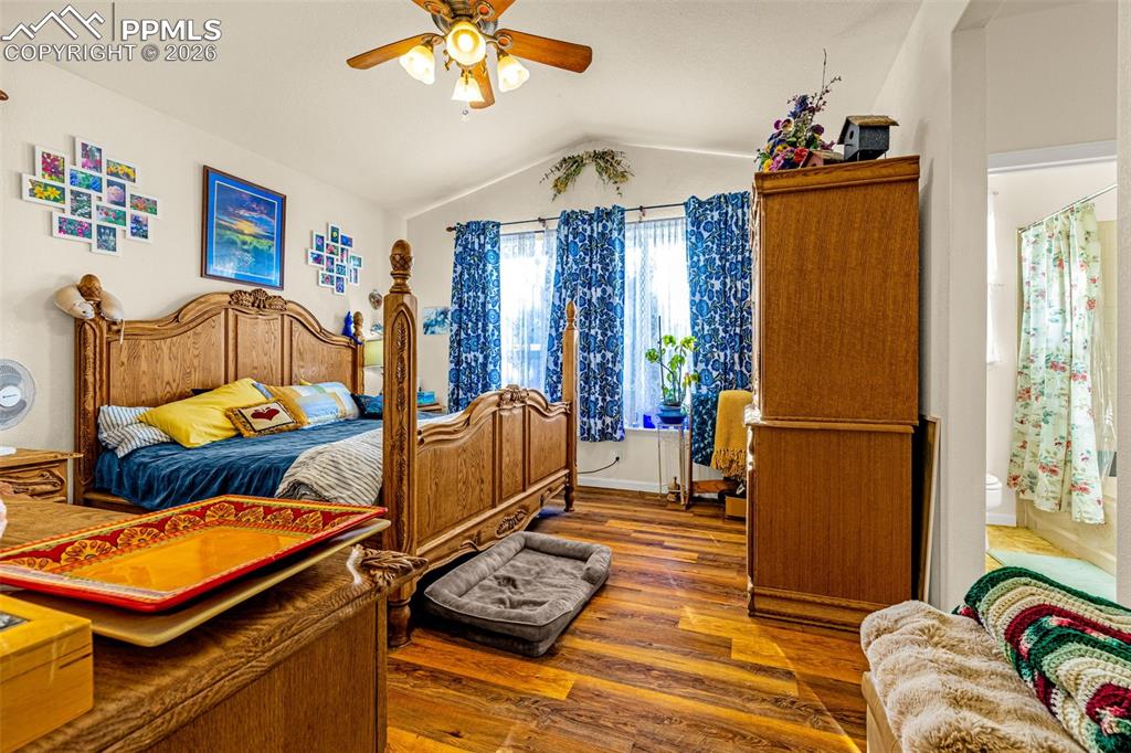 Image 10 of 21: Bedroom