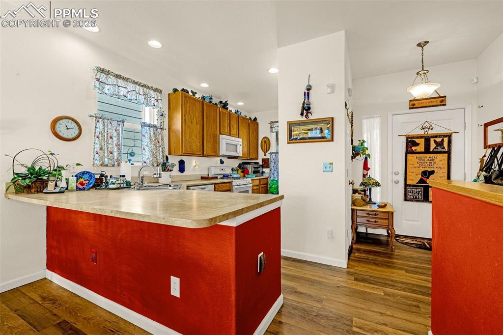 Image 4 of 21: Kitchen