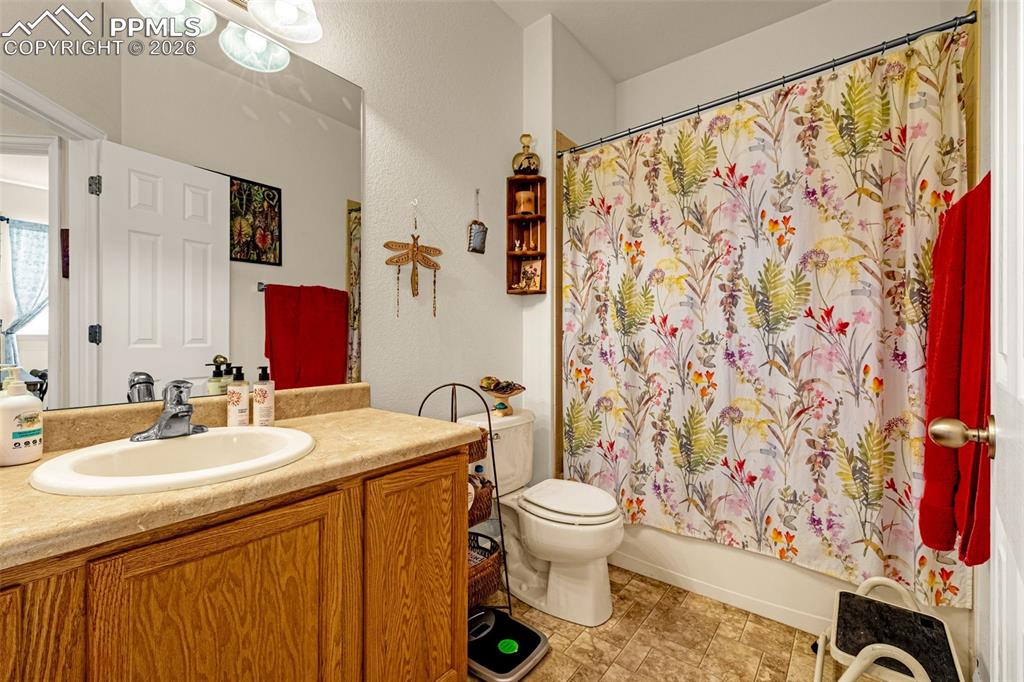 Image 8 of 21: Bathroom