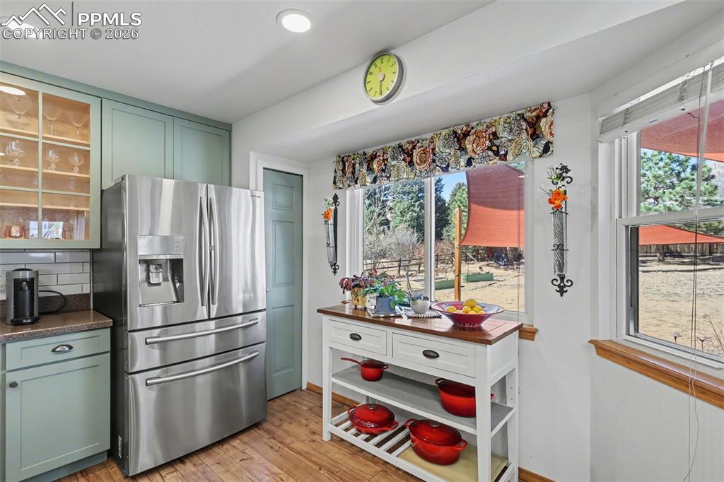 Image 16 of 39: Kitchen