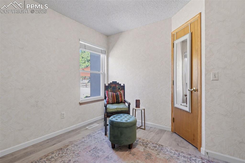 Image 20 of 39: Sitting Room