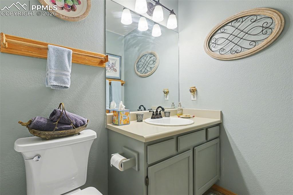 Image 26 of 39: Bathroom