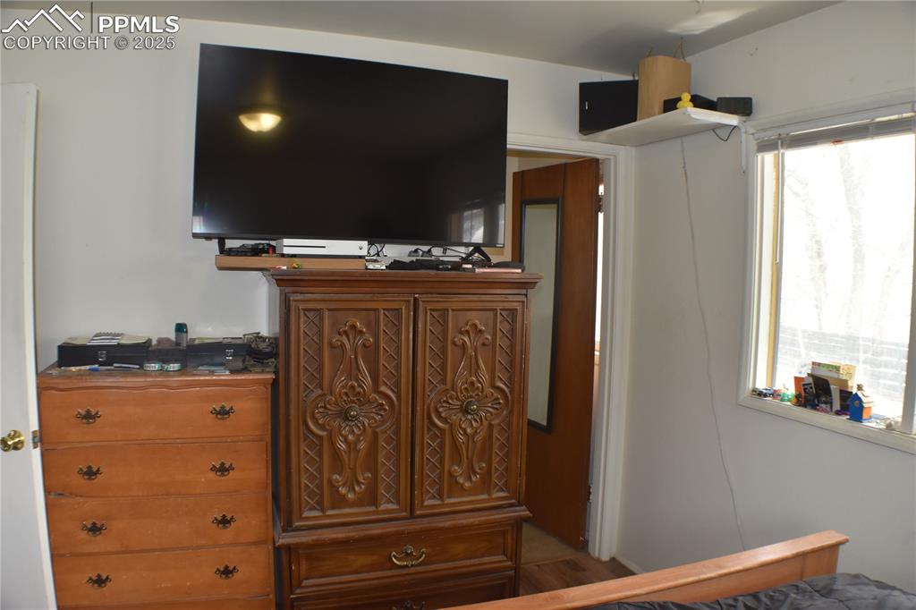 Image 16 of 31: View of bedroom