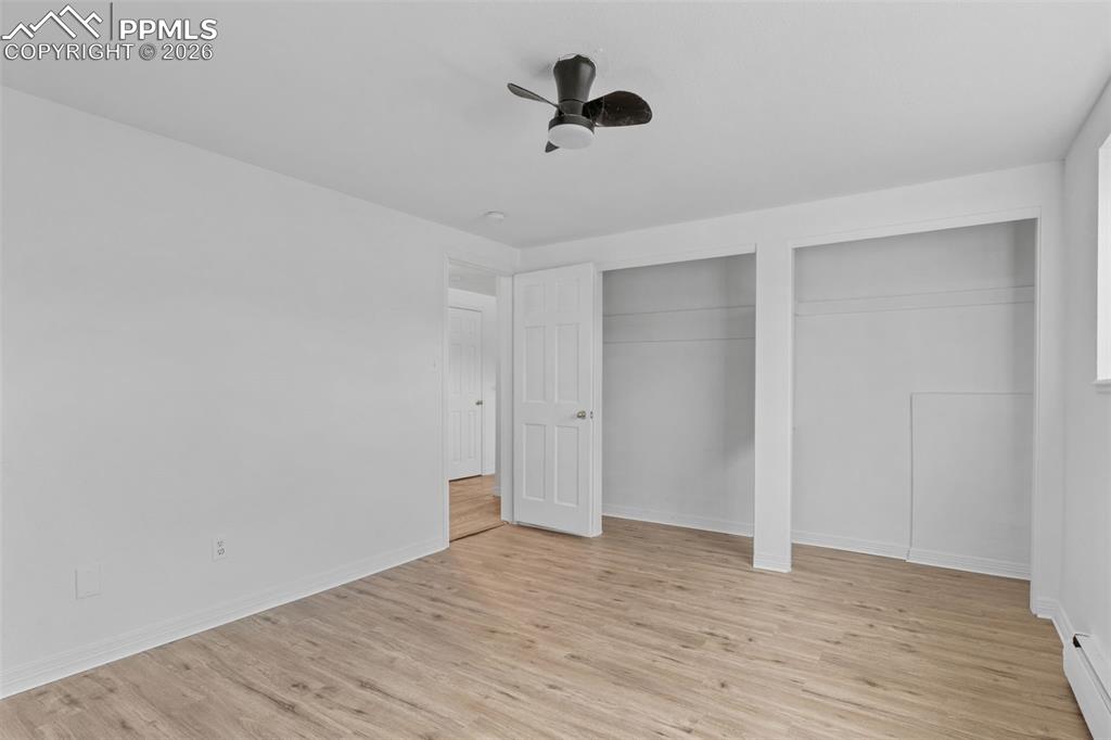 Image 16 of 19: Bedroom