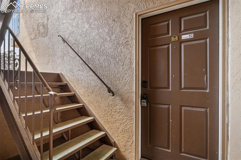 Image 3 of 19: Entry