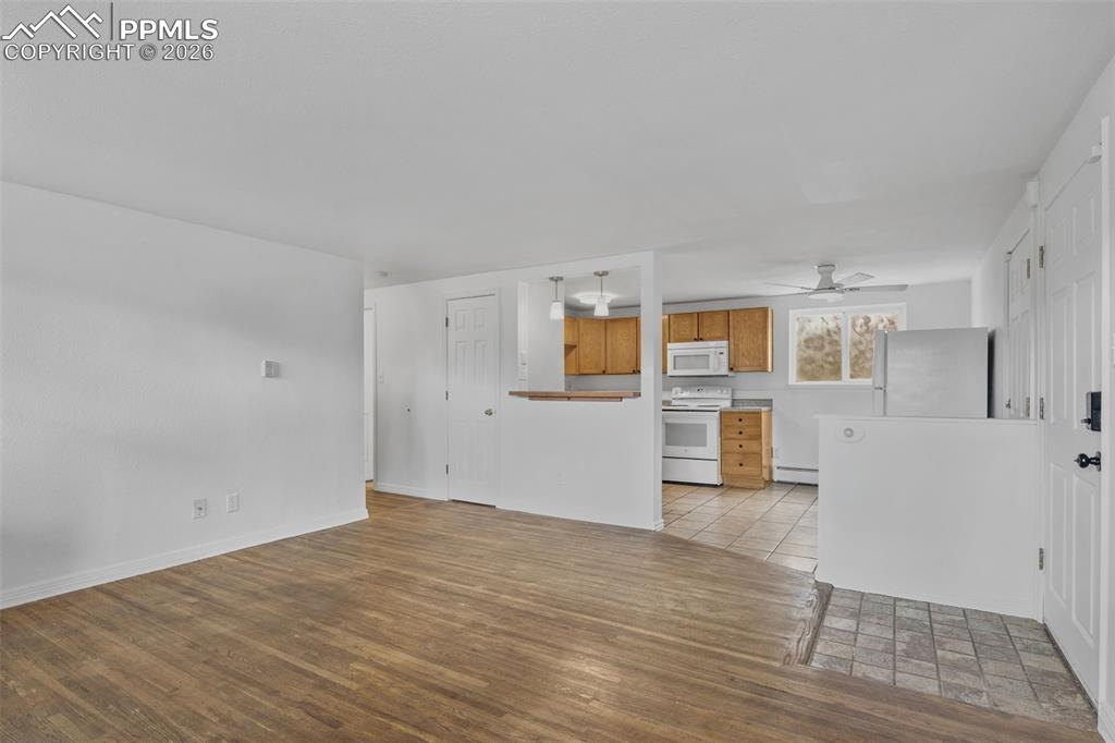 Image 5 of 19: Living Room