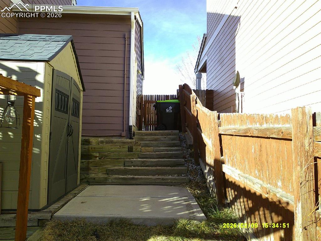 Image 20 of 21: View of side of home