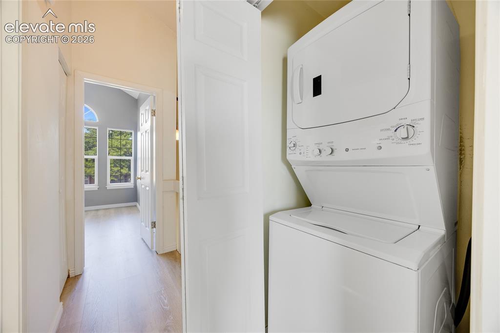 Image 22 of 27: Integrated laundry appliances