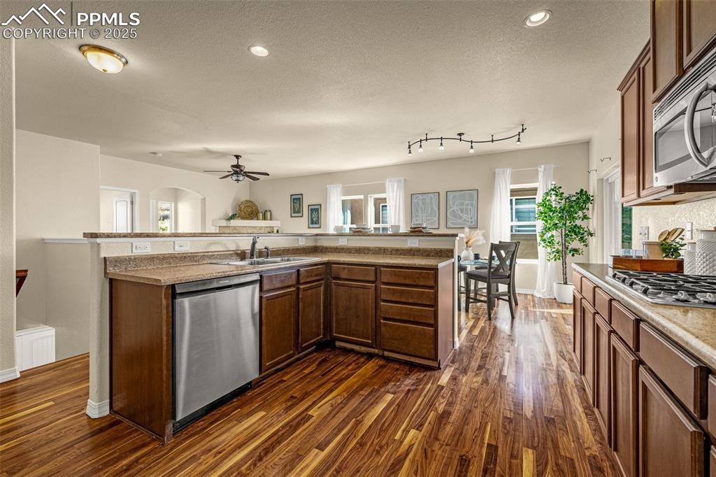 Image 12 of 36: Kitchen