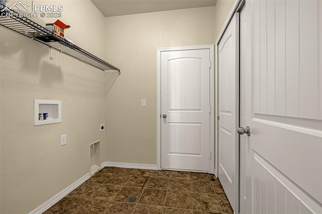 Image 18 of 36: Laundry