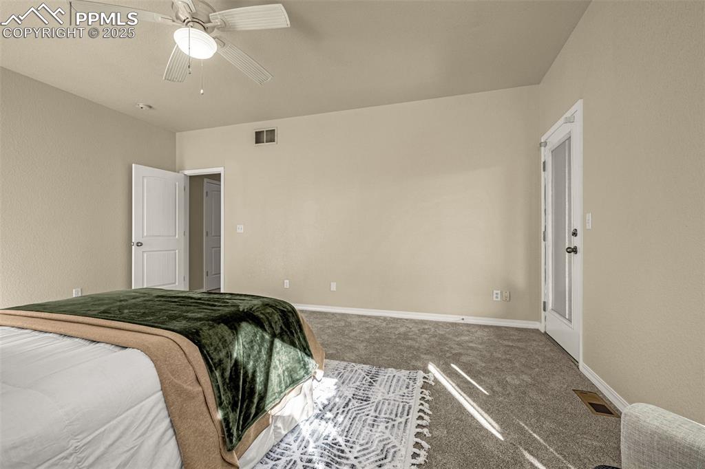 Image 21 of 36: Bedroom